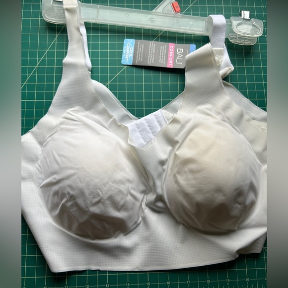 Bali Comfort Revolution EasyLite Seamless Wirefree Bra - Picture 2 of 14